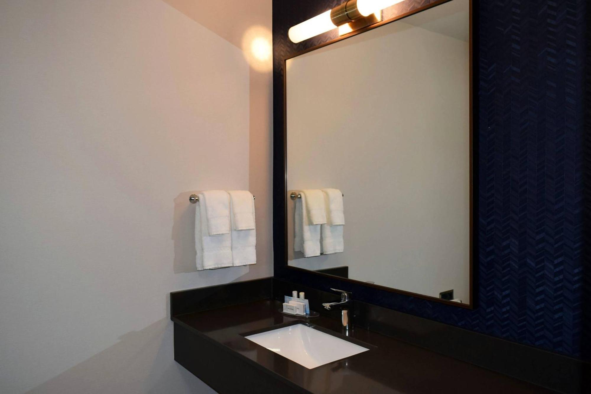 Fairfield By Marriott Youngstown/Austintown Exterior photo